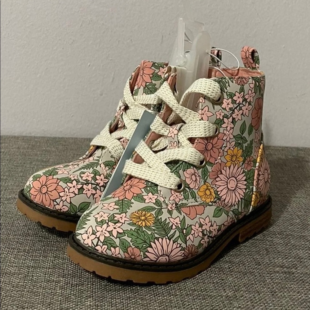 ❌SOLD❌ Cat & Jack Giovanna Floral Zipper Combat Boots